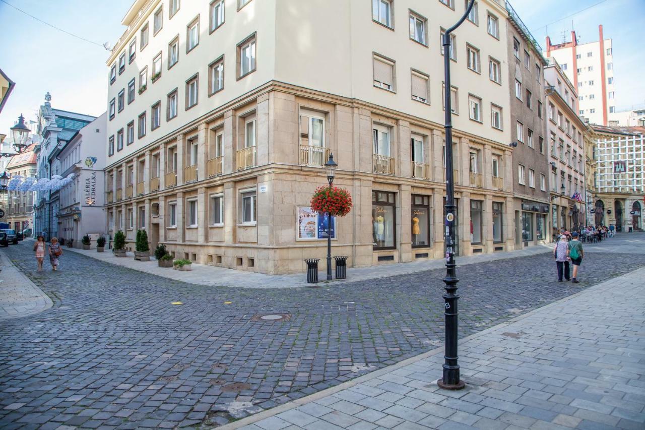 Downtown Pedestrian Zone Apartment Братислава Экстерьер фото